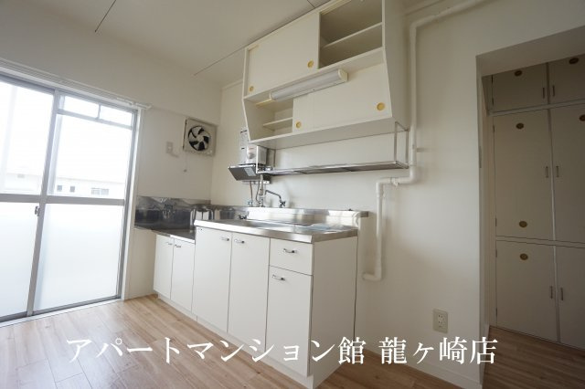 ビレッジハウス奈戸岡2号棟のキッチン