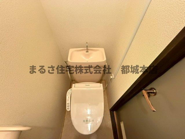 ロワイヤルヒルズ「水道料込み」のトイレ