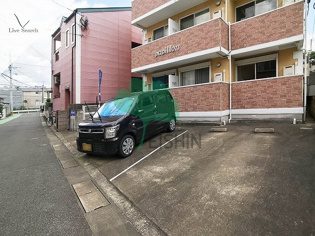 papillon(パピヨン)の駐車場