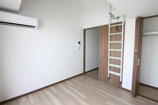 小阪レカンⅤの洋室|写真は類似する既存物件のものです。