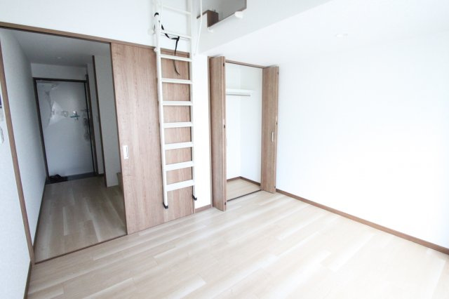 小阪レカンⅤの洋室|写真は類似する既存物件のものです。