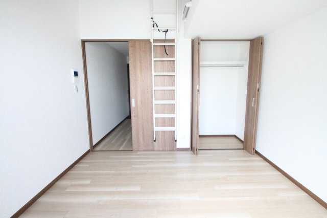 小阪レカンⅤの洋室|写真は類似する既存物件のものです。