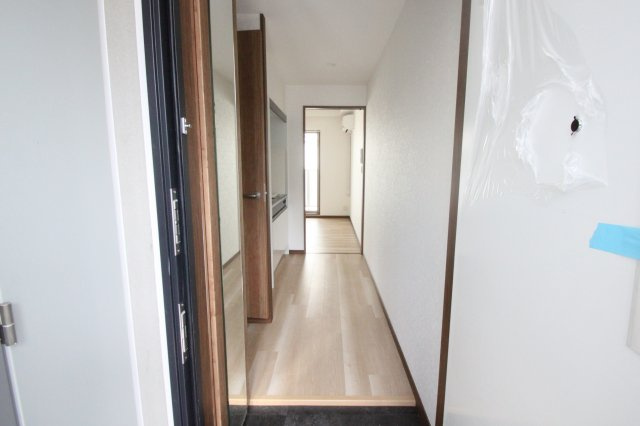 小阪レカンⅤの玄関|写真は類似する既存物件のものです。