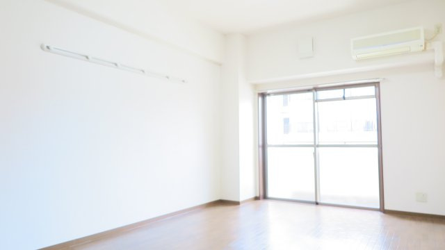 フローリッシュマンションの洋室