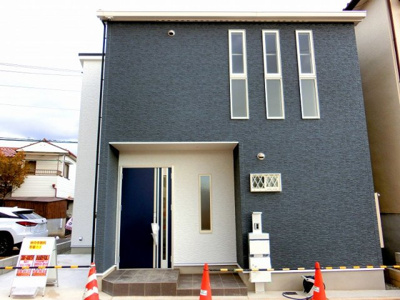 【外観】 | マイタウン石橋4丁目プレミアム◇◆全2区画◇◆モデルハウス◇◆ | 【現地写真】
外観は、サイディング仕様♪
夏は、暑くなりすぎず
冬は、寒くなりすぎない
仕様となっております♪