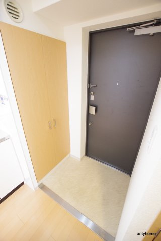 エステムコート新大阪6エキスプレイス　仲介手数料無料の玄関