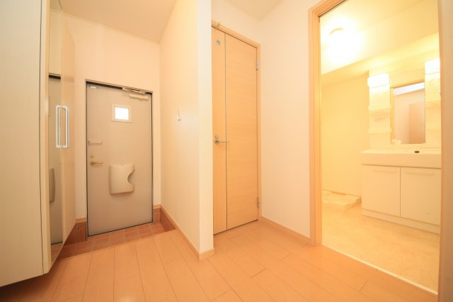 エスペランサ壱番館の玄関