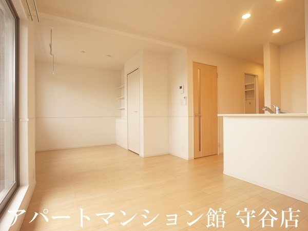 ベル・ファイワークスⅠの居間・リビング