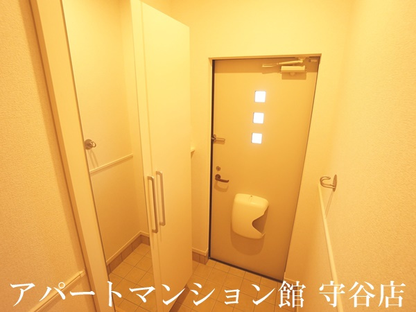 ベル・ファイワークスⅠの玄関