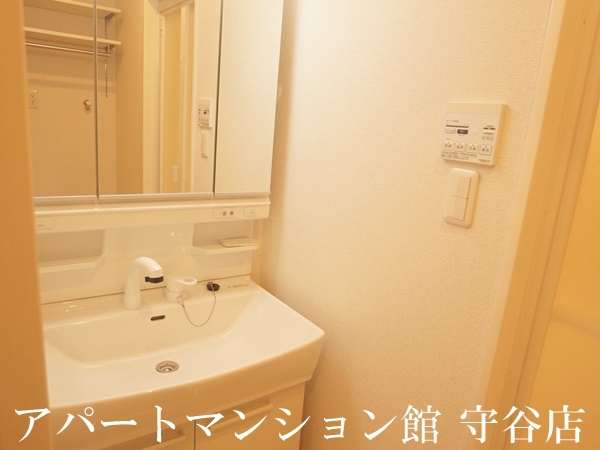 ベル・ファイワークスⅠの独立洗面台