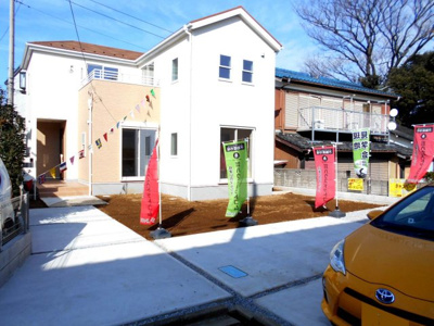 【外観】 | 新築　岩槻区　加倉1丁目　全1棟　1号棟　67坪 | おしゃれな外観です。・岩槻駅徒歩14分・駐車場3台並列・南向き・４LDKとﾙｰﾌﾊﾞﾙｺﾆ-・西原小・西原中・67坪・