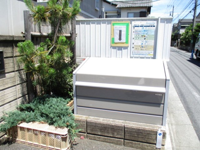 【その他共用部分】 | エスペランサ鈴木 | 敷地内ごみ置き場でごみ出しもらくらく～♪忙しい社会人さんや主婦さんにもうってつけ！