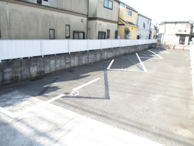 【駐車場】 | エスペランサ鈴木 | いつでも目の届く敷地内に駐車場があります♪お車をお持ちのファミリーさんにオススメです☆