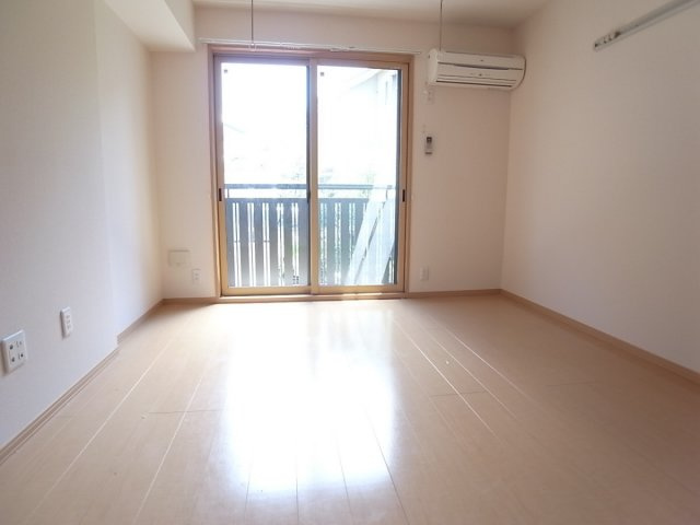 オーキッドの展望|明るい洋室のお部屋です