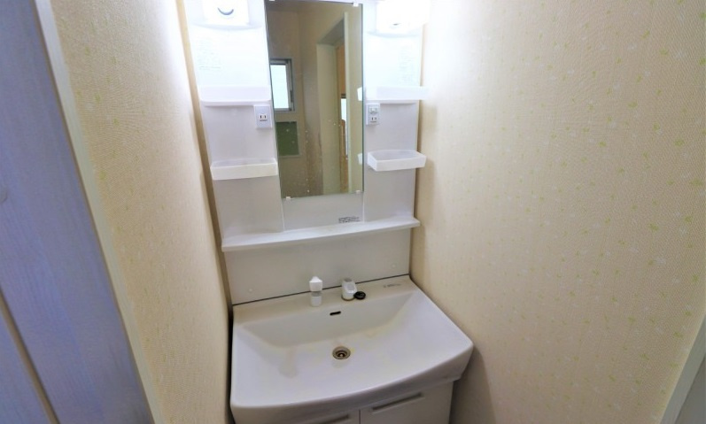 エリコーポⅡの独立洗面台|朝の支度にも助かる、独立の洗髪洗面化粧台
