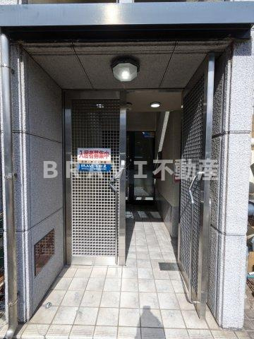 フォルム東三国　BRAVI不動産のエントランス|建物の内部です