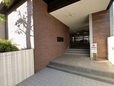 【エントランス】 | ヒルコートテラス横浜汐見台E棟 | JR京浜東北線・根岸線「磯子」駅徒歩12分、「屏風ヶ浦」駅徒歩10分
通勤時間の短縮でご家族と過ごす時間を増やす事が出来ます。