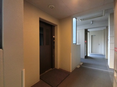 【その他共用部分】 | ヒルコートテラス横浜汐見台E棟 | お買い物時やベビーカーの出し入れに便利なエレベーター付。