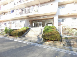【エントランス】 | JR横須賀線「保土ヶ谷」駅バス6分「元町橋交番前」停歩3分。