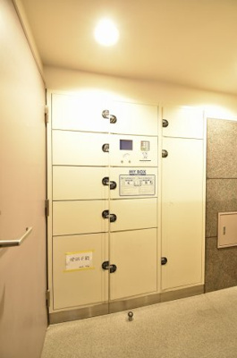 【その他共用部分】 | シャロール港北 | 不在時にもお荷物が受け取れる宅配ボックス