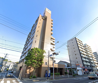 【外観】 | 南西角部屋につき採光・通風良好。キッチンには使い勝手の良いカウンターを新設。
便利な全居室に収納有り♪