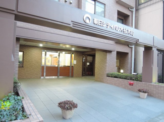 【エントランス】 | JR京浜東北線・根岸線・ブルーライン「桜木町」駅徒歩4分
みなとみらい線「馬車道」・京急本線「日ノ出町」駅徒歩10分。