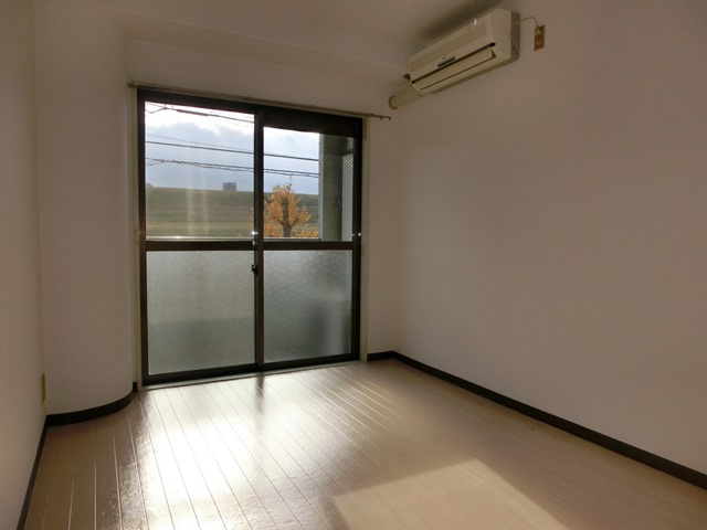 キャナル新北野の洋室