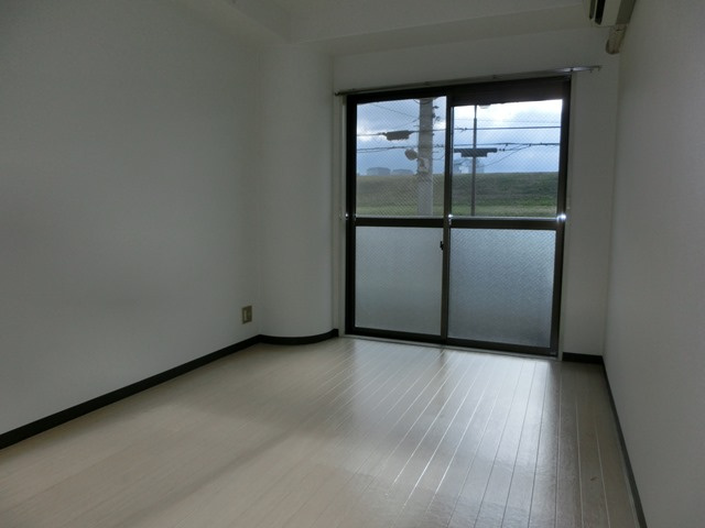 キャナル新北野の洋室