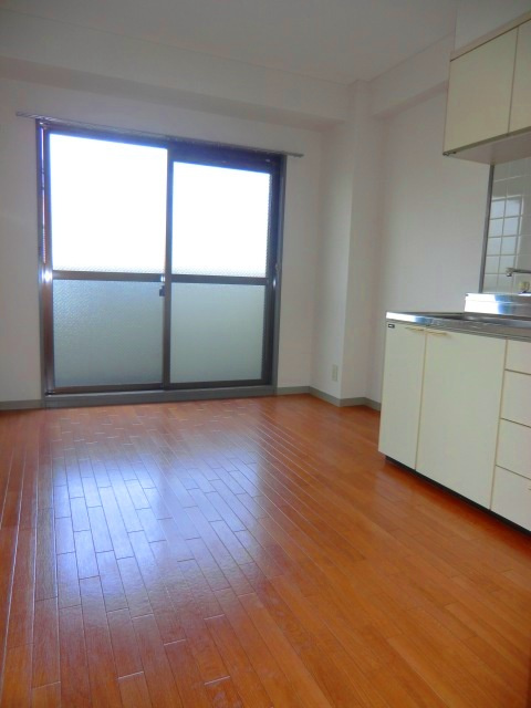 大阪市西淀川区御幣島２丁目の賃貸マンションの居間・リビング