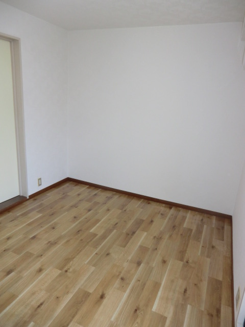 ハイツジェイワイの洋室