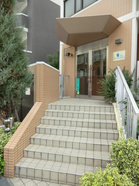 大阪市淀川区十三東３丁目の賃貸マンションのエントランス