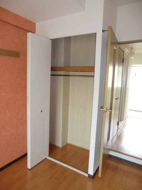 大阪市淀川区十三東３丁目の賃貸マンションの収納