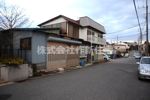 花見川区浪花町　売地　約６２．８坪　建築条件なし　更地渡し　南公道面の前面道路含む現地写真