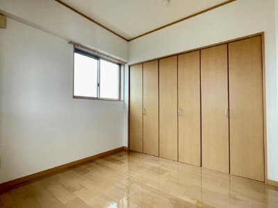 【洋室】 | ピュア・ハーツ・