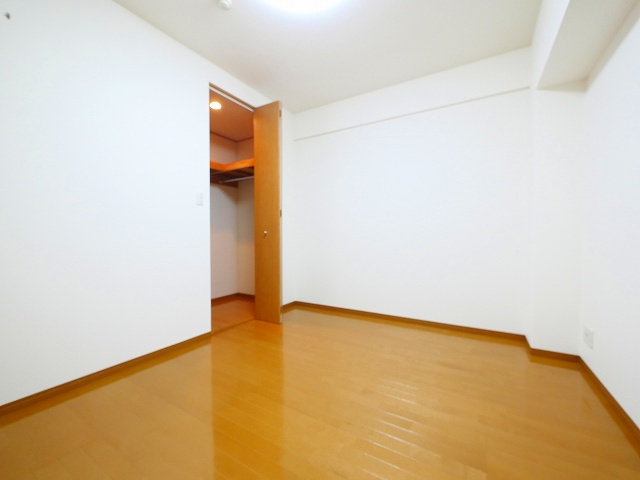 エス・バイ・エルクラスタあやめ池の洋室