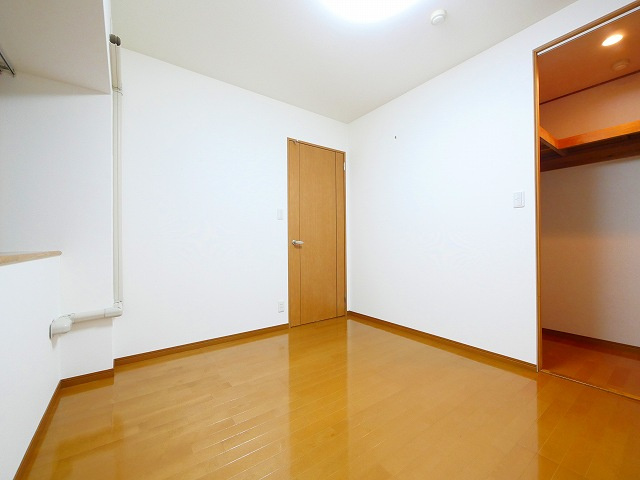 エス・バイ・エルクラスタあやめ池の洋室