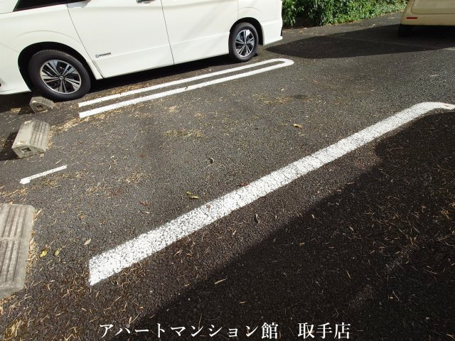 シャロル白山の駐車場