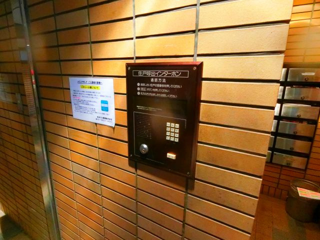 メゾンアザレアのロビー