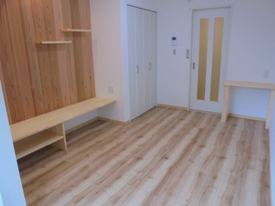 【居間・リビング】 | レ・セーナⅢ | 床の色はお部屋によって異なります。