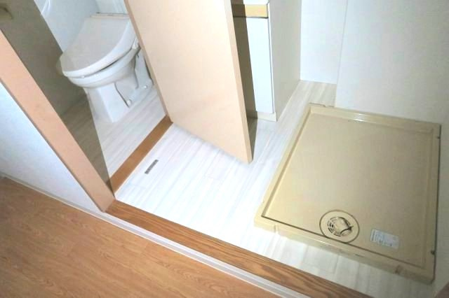 【洋室】 | 第13新英マンション | 明るい洋室です