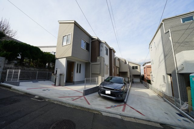 【横浜市西区東久保町100-1新築戸建て３号棟】（富士見台小学校・岩井原中学校）の外観