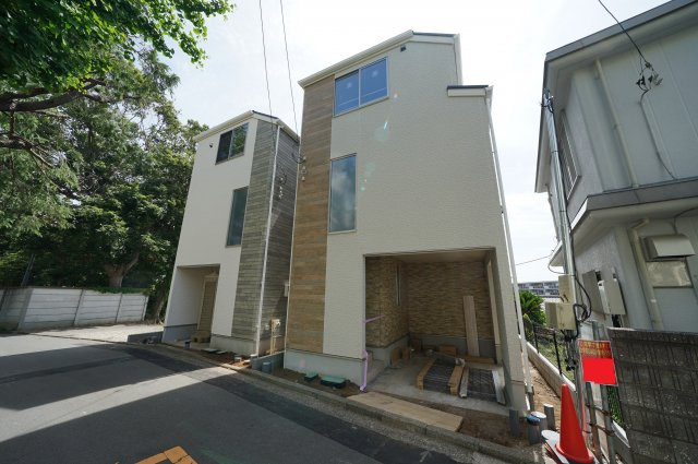 和田町駅徒歩８分！小学校まで徒歩３分、常盤台公園徒歩４分の子育て世代にうれしい立地♪保土ヶ谷区釜台町全2棟　新築戸建ての外観