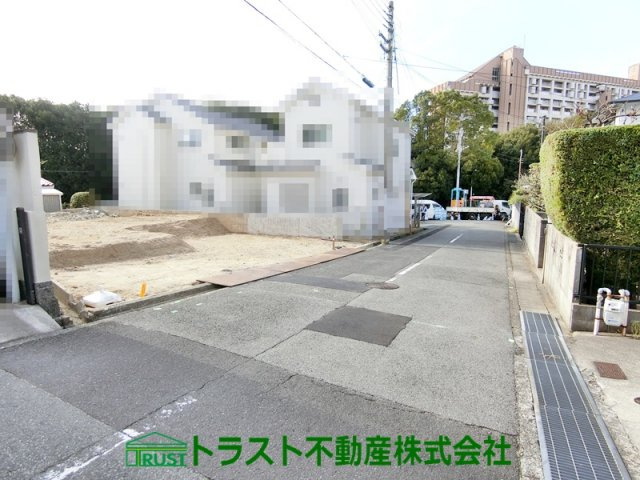 神戸市垂水区神陵台５丁目　新築戸建の前面道路含む現地写真