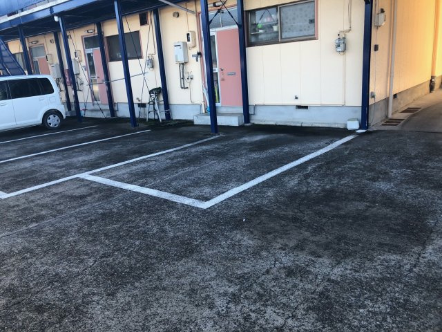 ダイケンハイツの駐車場