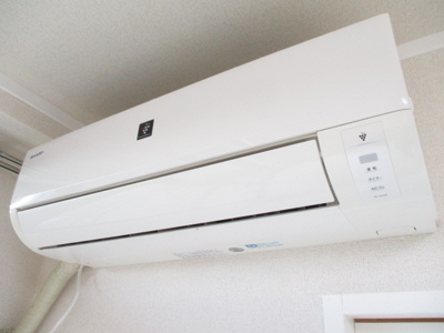 【設備】 | マンションディア | 暑い夏や寒い冬に大活躍！リビングダイニングキッチンにあるエアコンです☆冷暖房完備で1年中快適に過ごせます♪