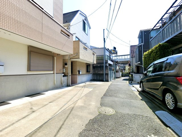 板橋区大原町中古一戸建ての前面道路含む現地写真