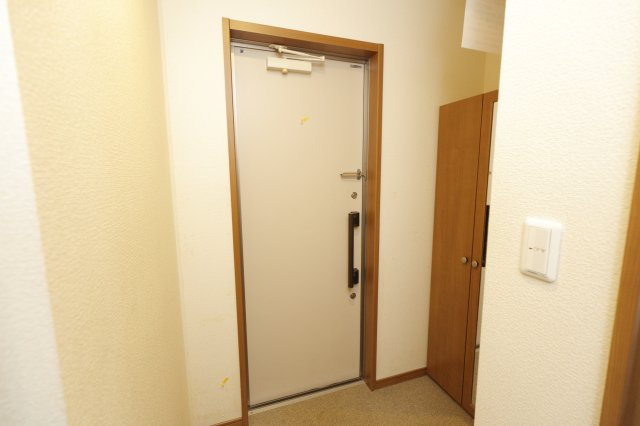 ウィステリア篠崎の玄関