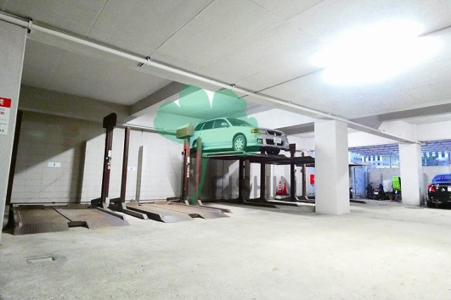 第1よしみビルの駐車場