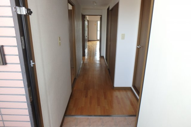 パークサイド雁宿1号館の玄関