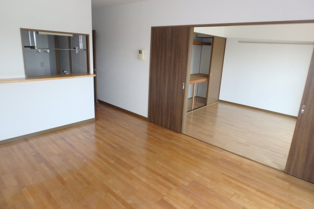 パークサイド雁宿1号館の居間・リビング|反転タイプのお部屋の写真になります。
イメージです